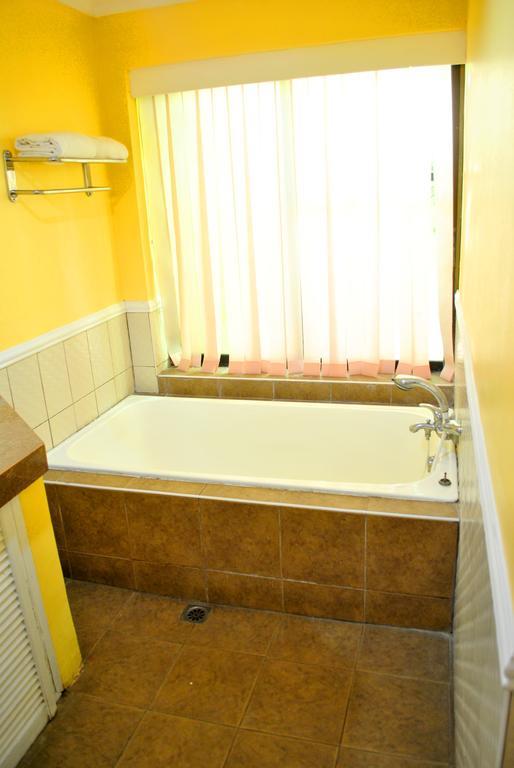 טקלובן Leyte Park Resort Hotel חדר תמונה