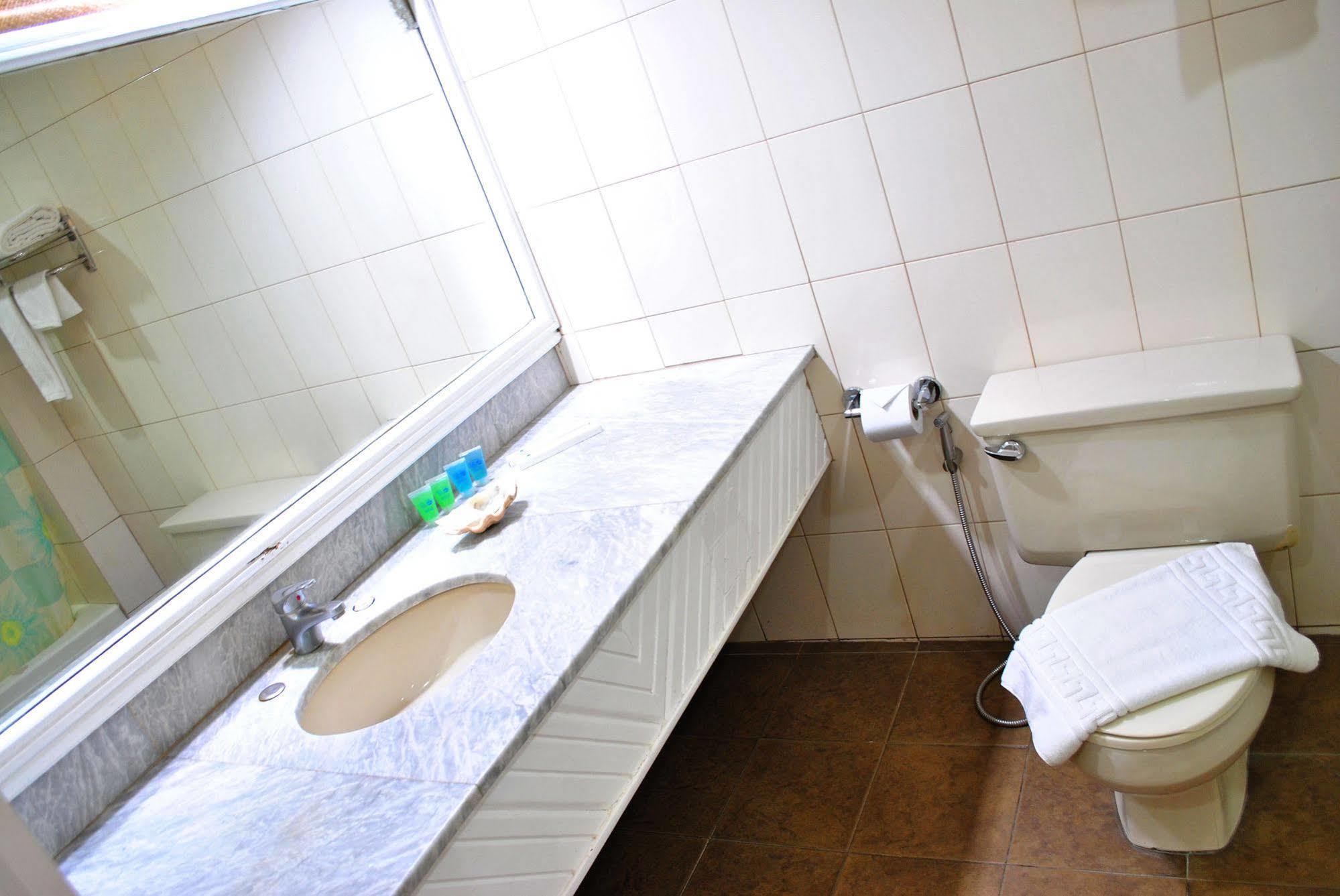 טקלובן Leyte Park Resort Hotel מראה חיצוני תמונה