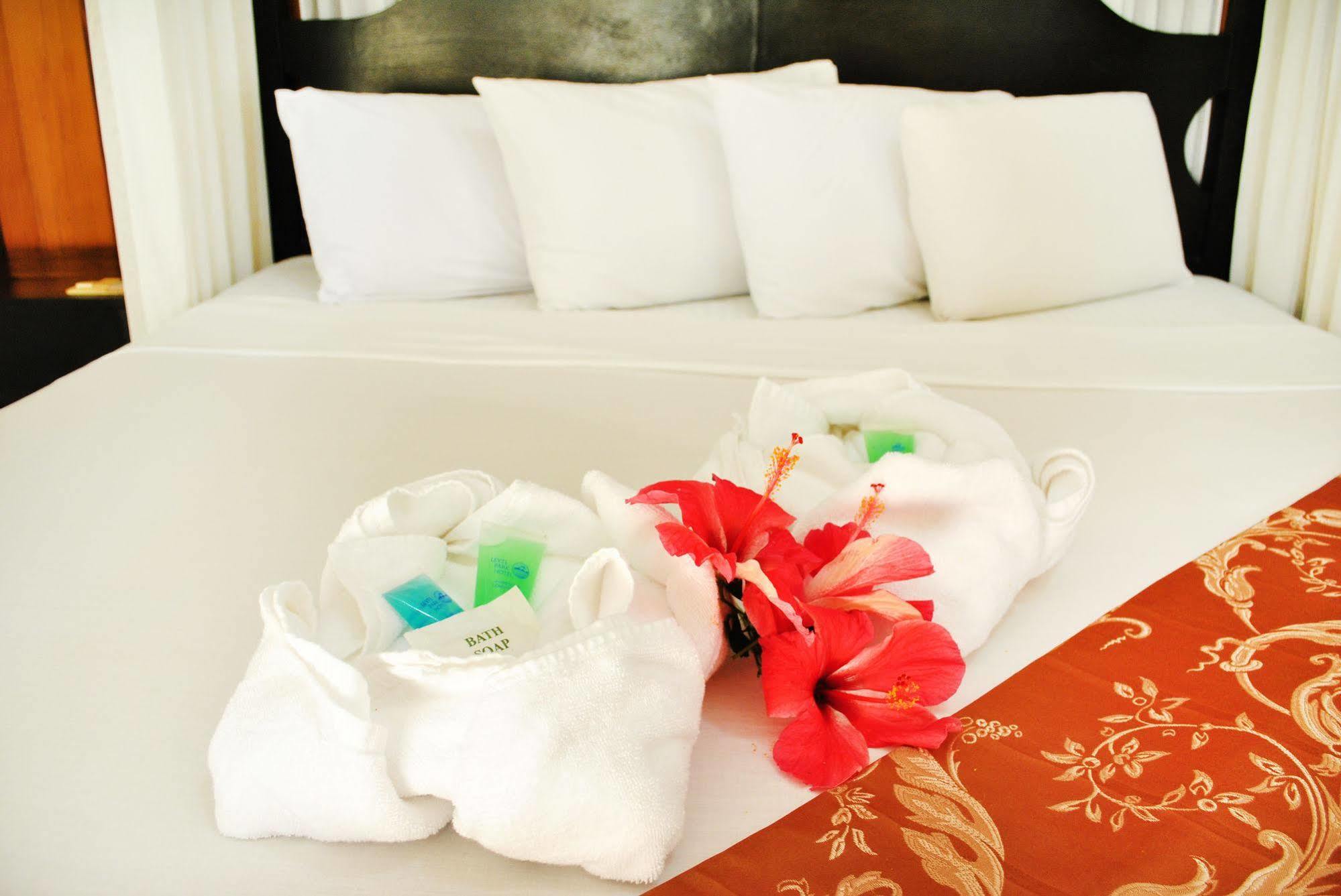 טקלובן Leyte Park Resort Hotel מראה חיצוני תמונה