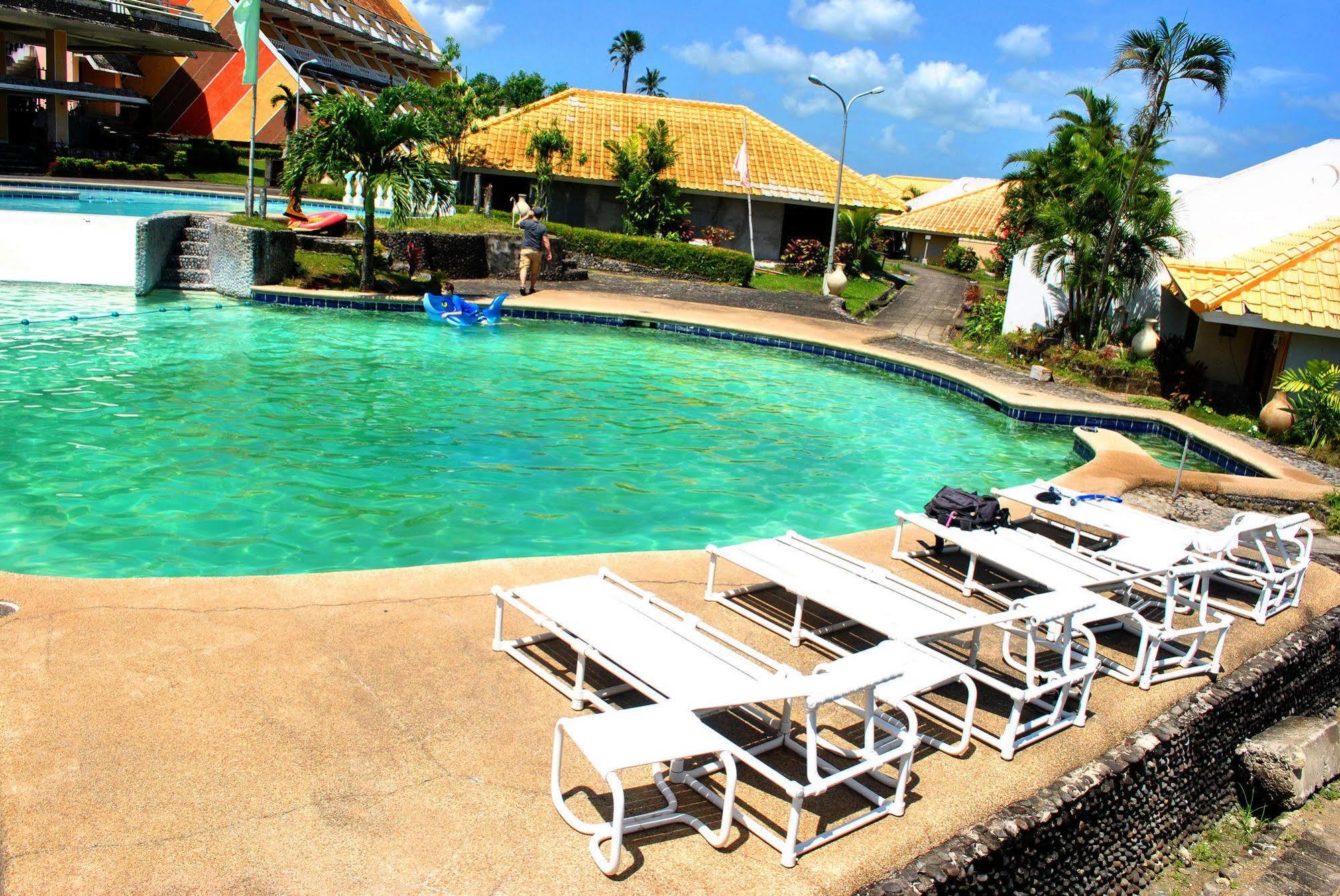 טקלובן Leyte Park Resort Hotel מראה חיצוני תמונה