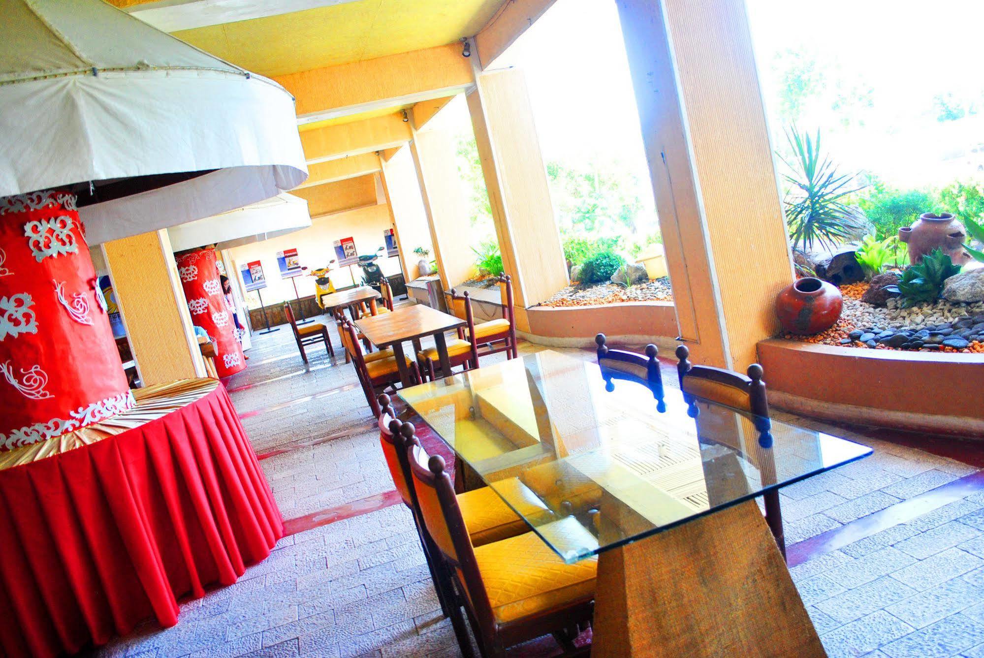 טקלובן Leyte Park Resort Hotel מראה חיצוני תמונה