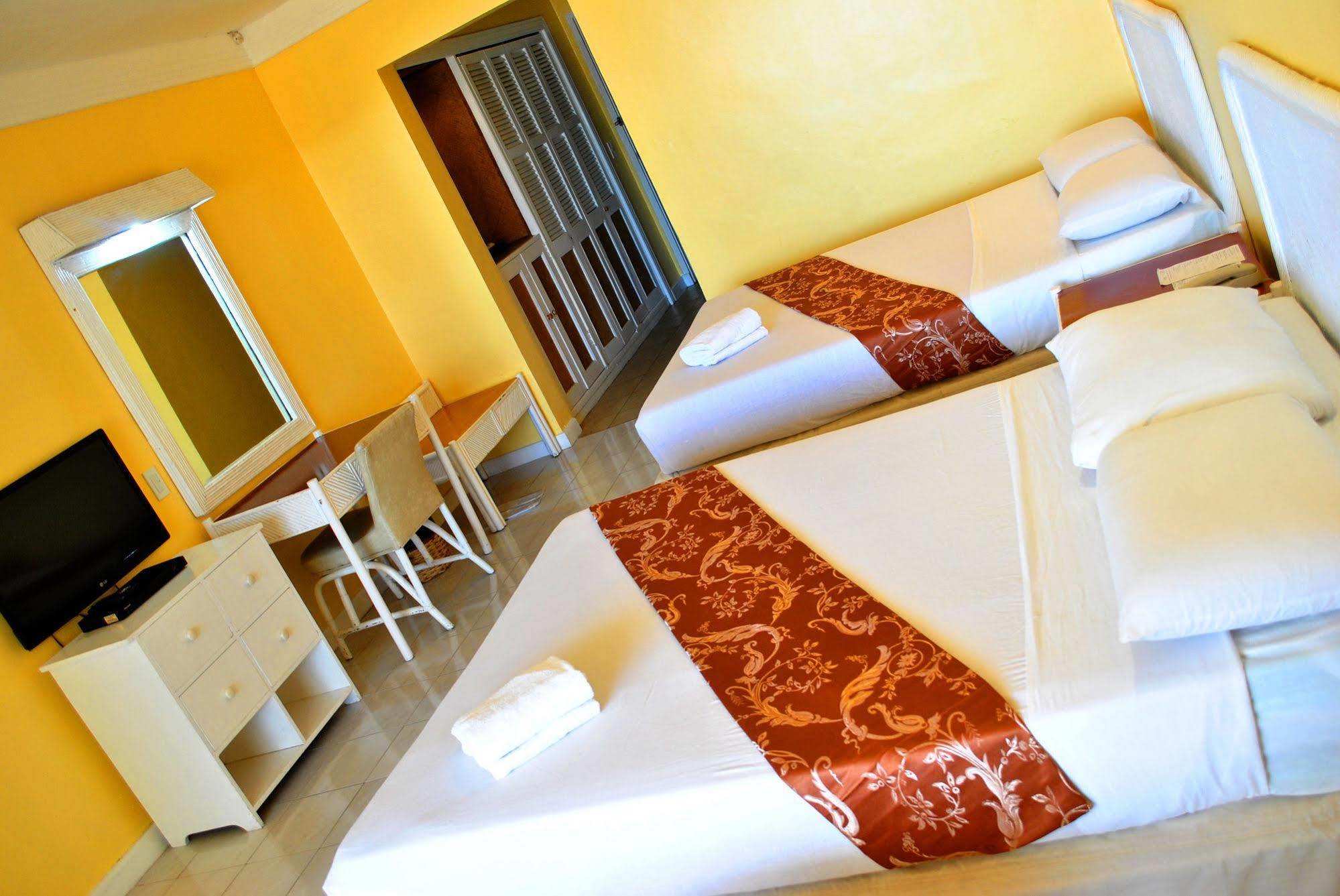 טקלובן Leyte Park Resort Hotel מראה חיצוני תמונה