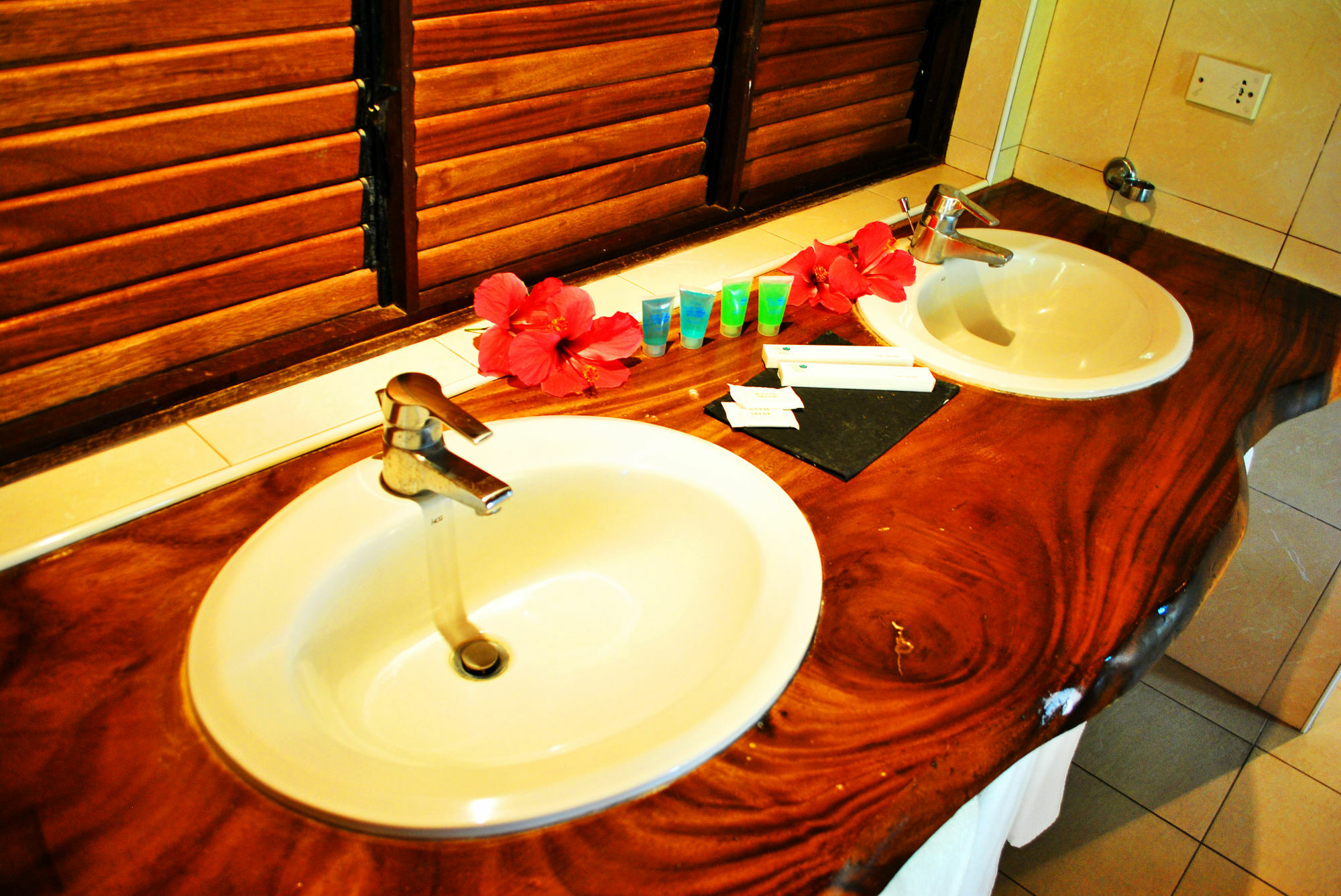 טקלובן Leyte Park Resort Hotel מראה חיצוני תמונה